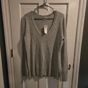 Old Navy Light Gray V-Neck Sweater